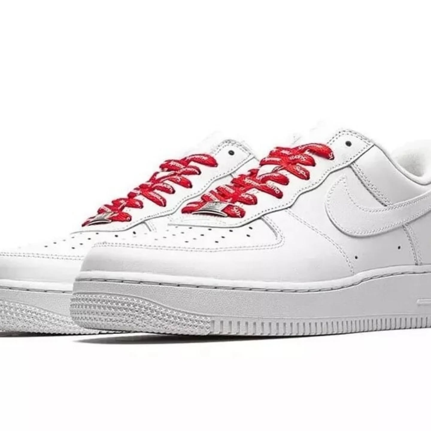 pallets_liquidation_center_1770337477993 Nike Air Force 1 x Supreme Leader Sneakers Pallets – Wholesale